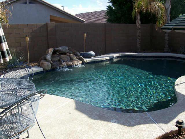 Building Photo - 893 W Straford Ave