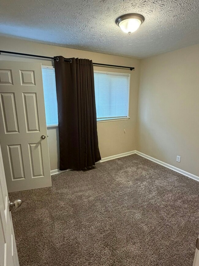 Foto del edificio - 2403 Meadow Dr