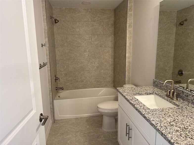 Building Photo - 28 Rainstone Ln