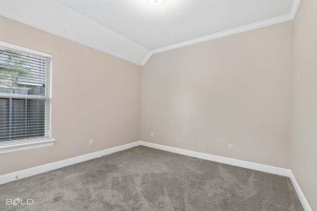 Building Photo - 619 Labarre Ln