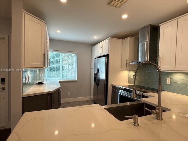 Foto del edificio - 823 NW 208th Terrace