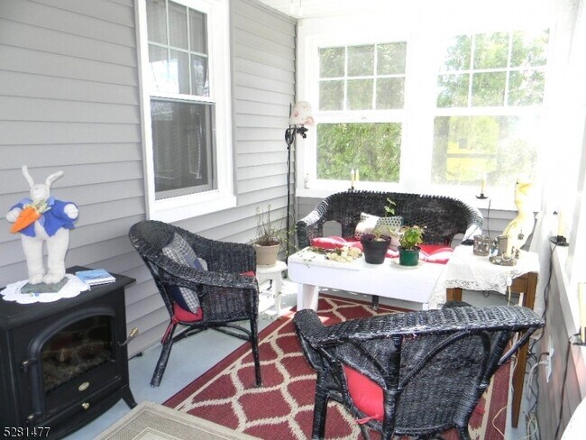 Foto del edificio - 34 Ahnert Ave