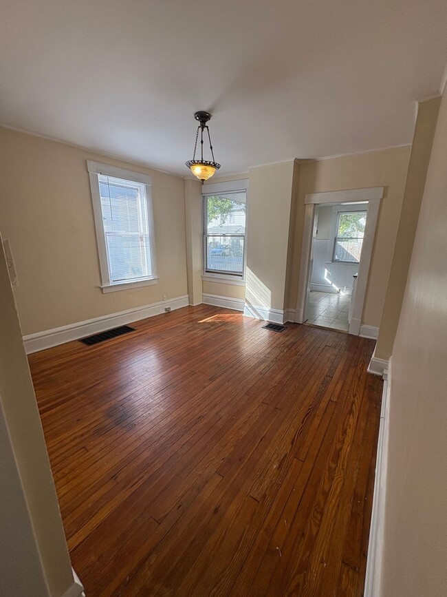 Building Photo - 2 bedroom Apartment Near German Village