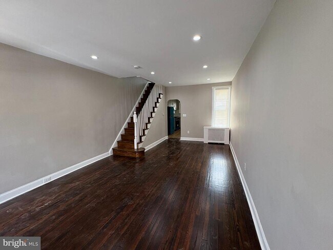 Foto del edificio - 638 W Russell St