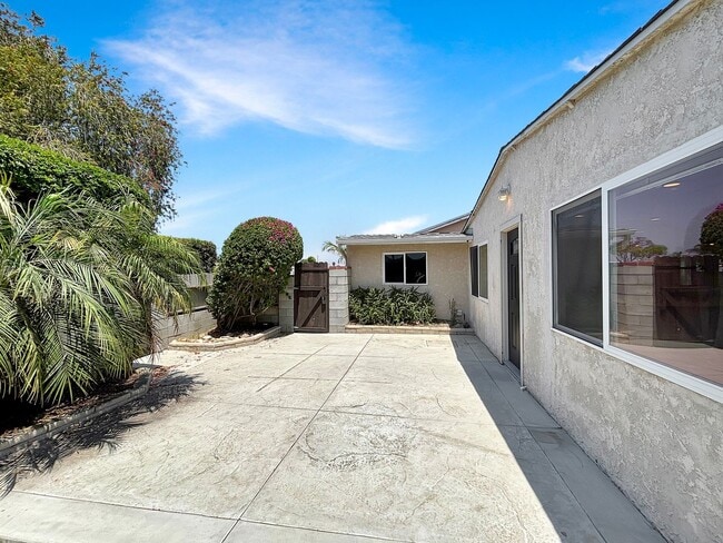 Building Photo - Beautiful 4BD/3BA House in Clairemont W/ A...