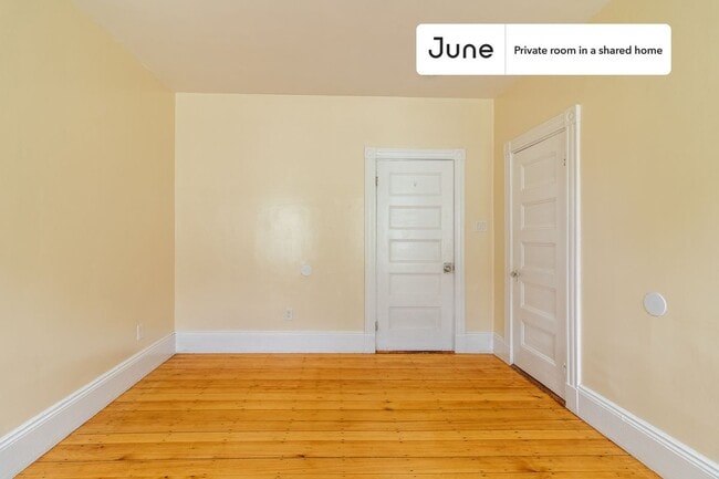 Building Photo - Room in Shared 4 bed/1 bath home