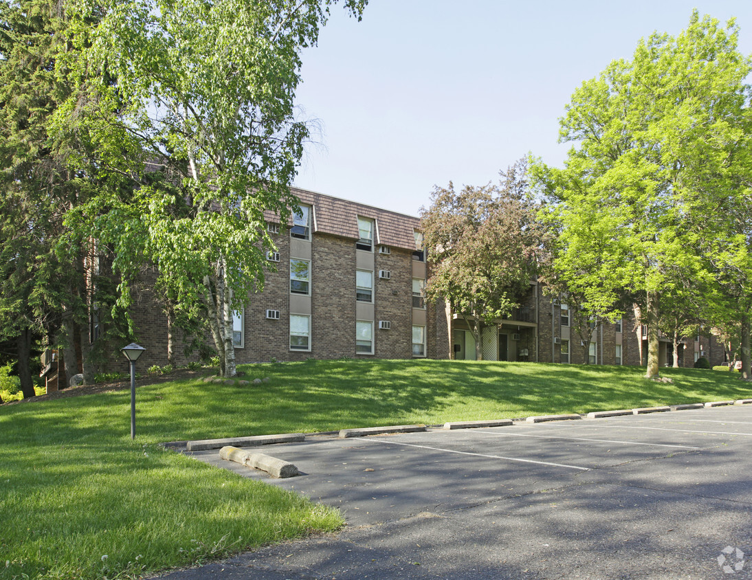 Primary Photo - Cedarwood West Apartments