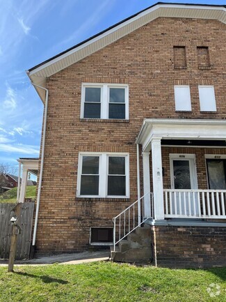 Building Photo - 606 Logan Ave