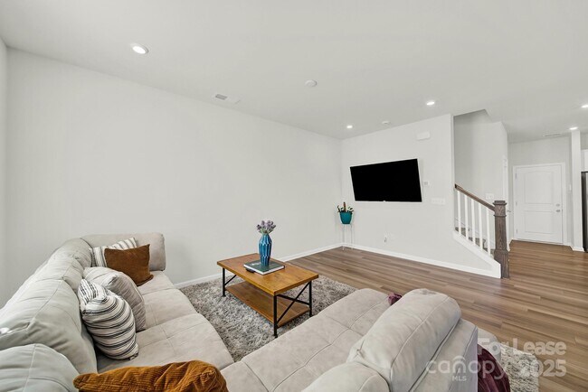Foto del edificio - 8004 Whitegrove Rd