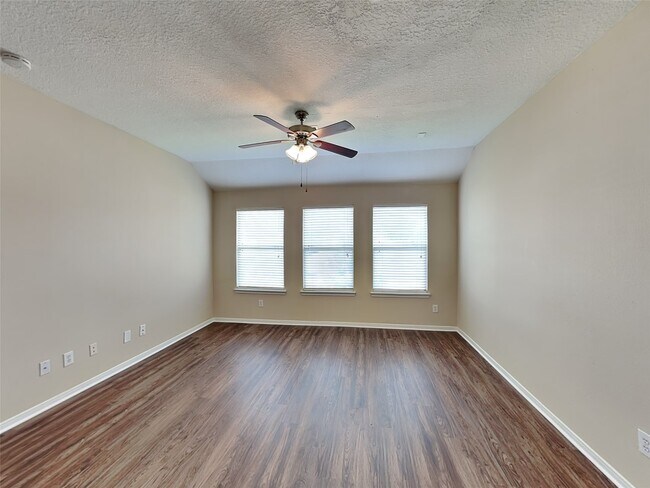 Foto del edificio - 2902 Auburn Falls Ln