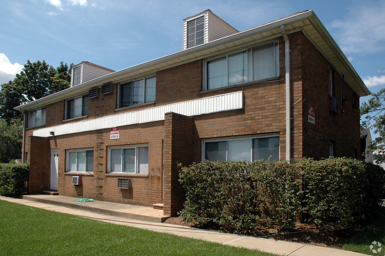 Building Photo - 1599 Bergen Blvd