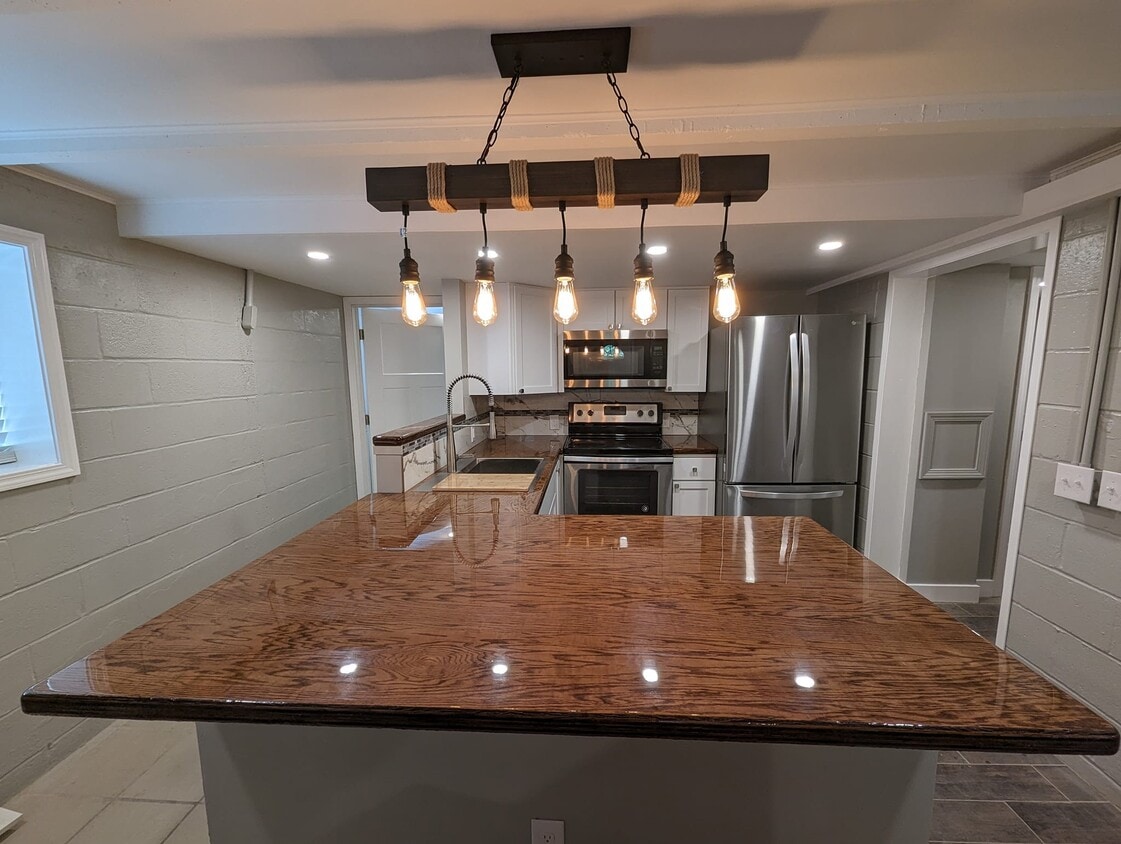 Custom kitchen with eat-in island - 329 1/2 S Hocker Ave