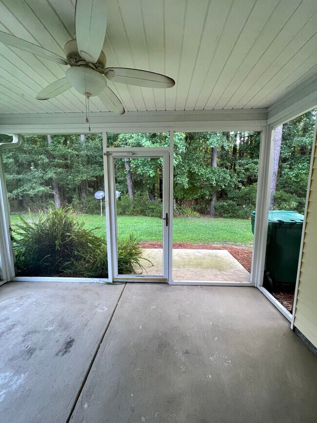 Foto del edificio - 327 Cross Rd