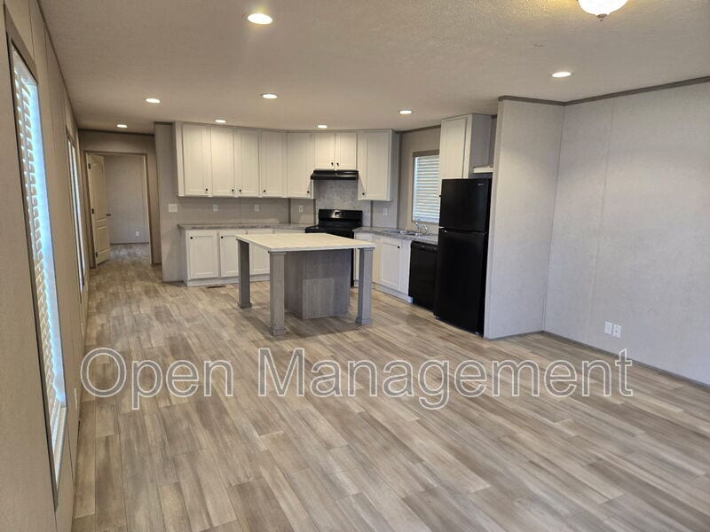 Primary Photo - 4511 Dirt Rd