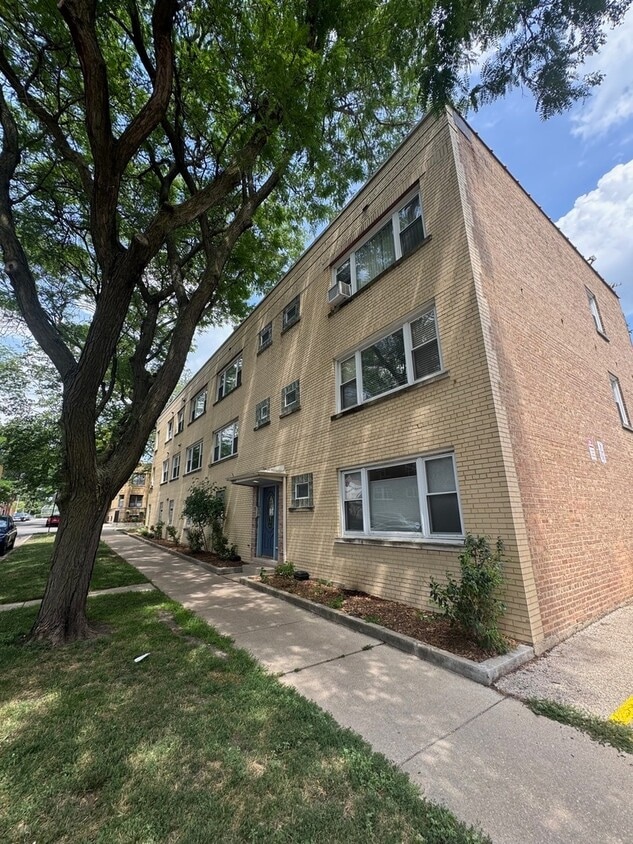Primary Photo - 5047 N Washtenaw Ave