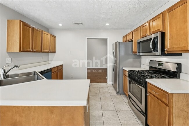 Building Photo - 840 James Ridge Dr