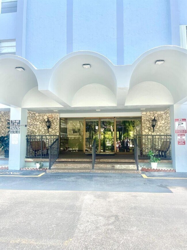 Foto del edificio - 1470 NE 125th Terrace