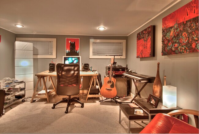 Building Photo - 810 27th Ave