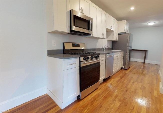 Foto del edificio - Room for Rent, 1.5 bath  - 76 Perkins St #2