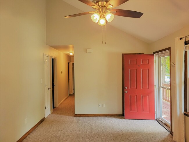 Building Photo - Spacious 3 bedroom 2 bath rancher availabl...