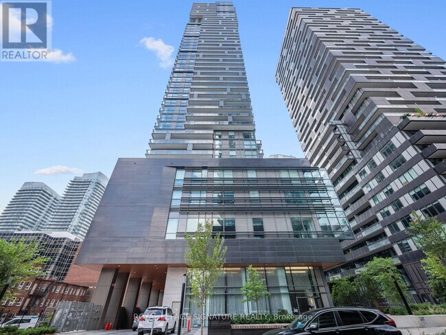 Building Photo - 39-1139 Roehampton Ave