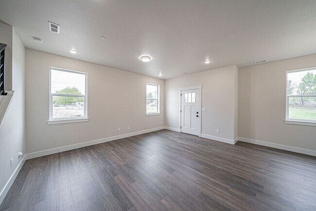 Building Photo - 2988 Huntshire Ave