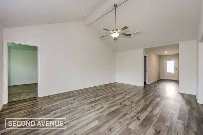 Building Photo - 1321 Woodwinds Dr