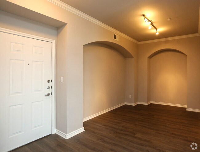 Interior Photo - Olympus 7th Street Station