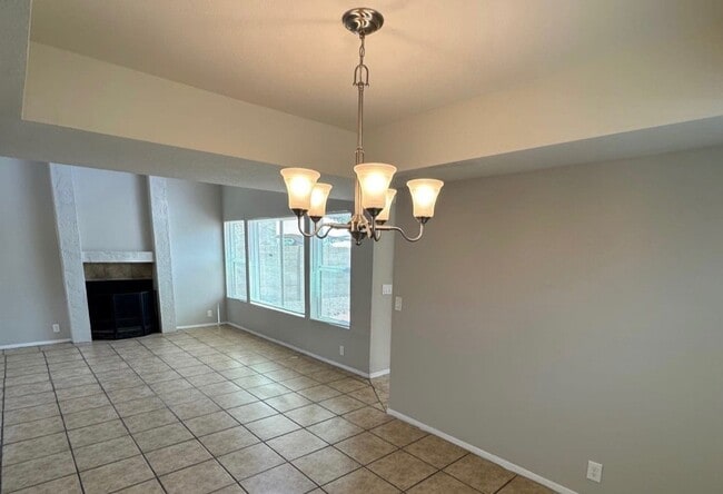 Building Photo - 176 N 166th Ln