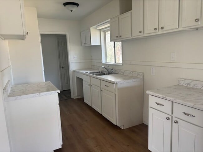 Foto del edificio - 1539 Woodburn St