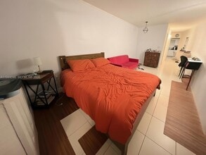 Building Photo - 18707 NE 2nd Ave