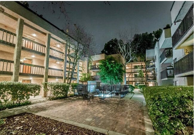Building Photo - 22100 Burbank Blvd