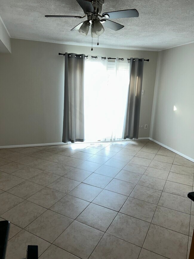 Foto del edificio - 232 Fir Tree Ct