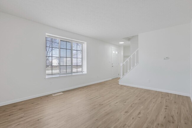 Building Photo - 874 Hilton Dr