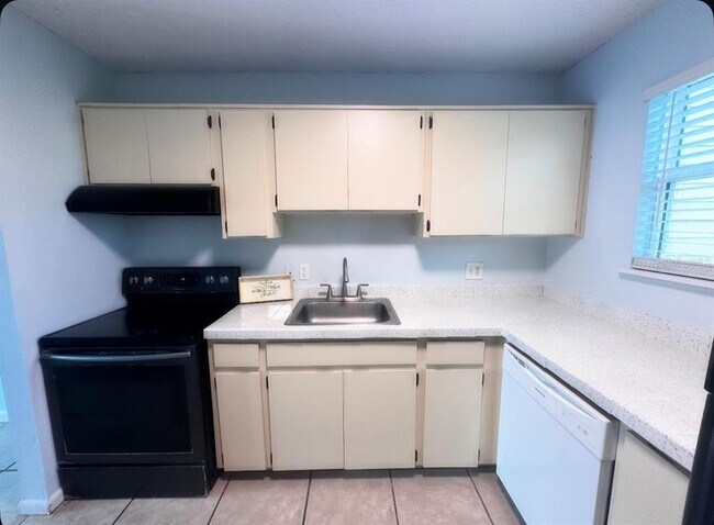 Foto del edificio - 22640 Watersedge Blvd