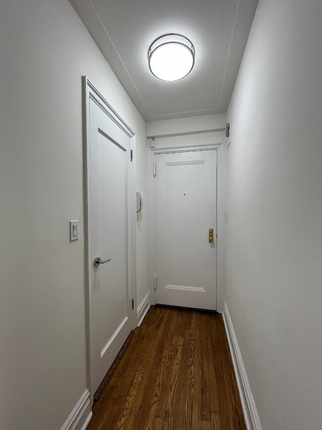 Building Photo - 137 E 38th St