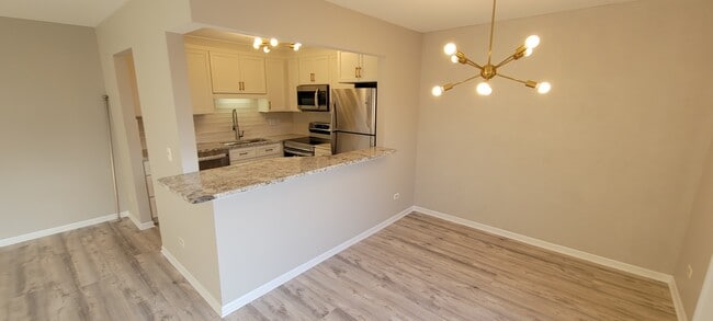 Building Photo - 274 W Ct of Shorewood