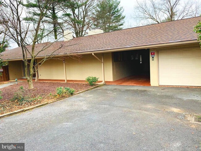 Foto del edificio - 13308 Sherwood Forest Dr