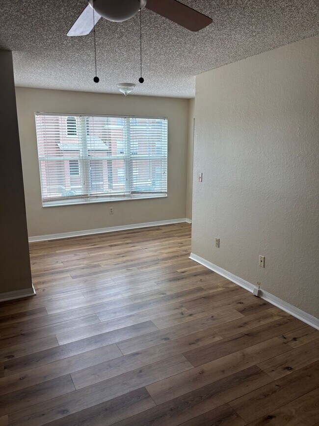 Foto del edificio - Affordable and Spacious 1 Bed in Excellent...