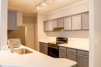 Building Photo - 45 Sycamore Ave