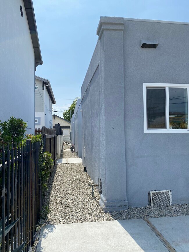 Foto del edificio - 5719 S Normandie Ave