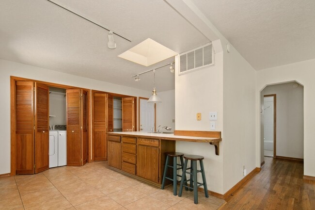 Building Photo - 2bd, 1b Cozy Home awaits in Boise Bench!