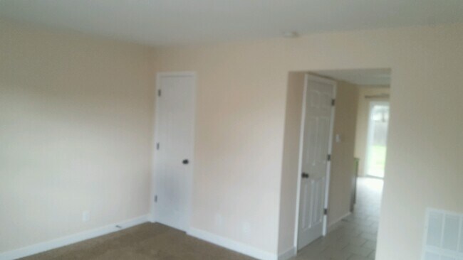 Foto del edificio - 407 Meadow Dr