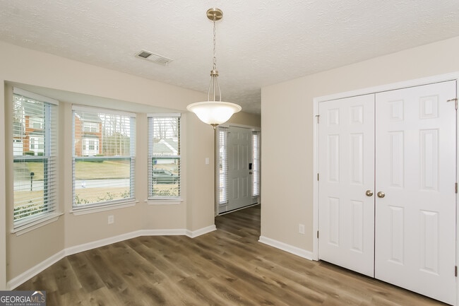 Building Photo - 6059 Shadow Lake Way