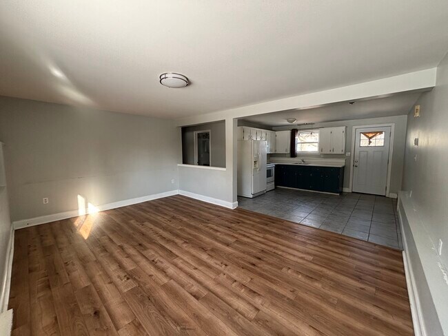 Photo du bâtiment - 2 Bedroom Apartment for Rent