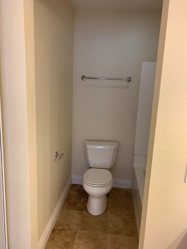 Foto del edificio - $2,700 - 2 Bed / 2 Bath Condo in Mira Mesa