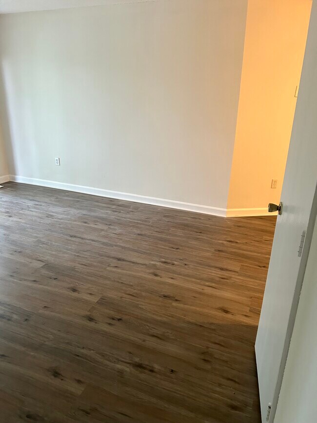 Foto del edificio - 1495 Bodwell Rd