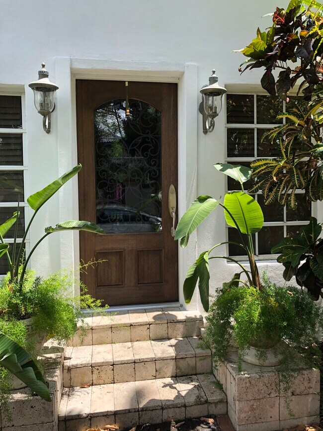 Foto del edificio - 2211 N Bay Rd