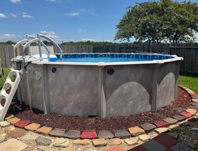 Foto del edificio - 3022 Cambridge Meadows Ln