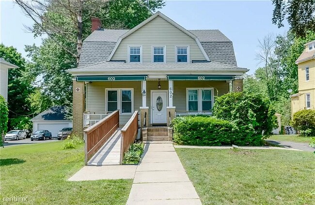 Building Photo - 3 br, 3 bath House - 602 New Britain Ave